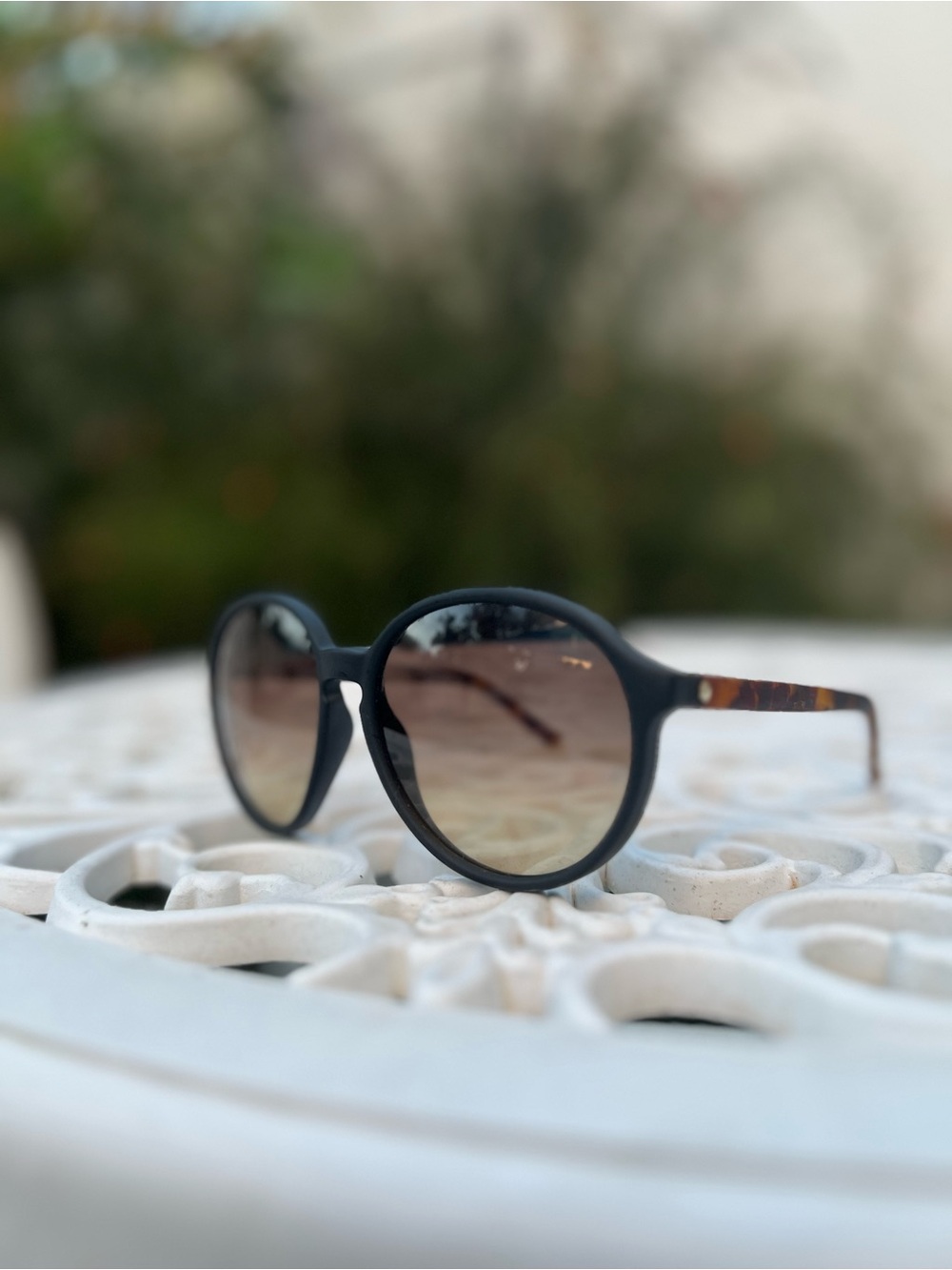 RIOT Round Black Frame Sunglasses with Tortoise Arms